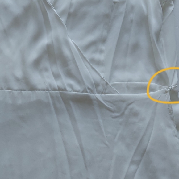 - Vince Camuto V-neck Wrap Dress NWT - Picture 10 of 10